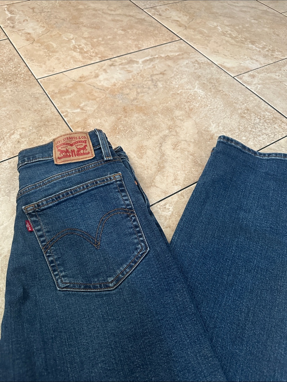 Levi’s Wedgie Straight Jeans - Picture 2 of 5